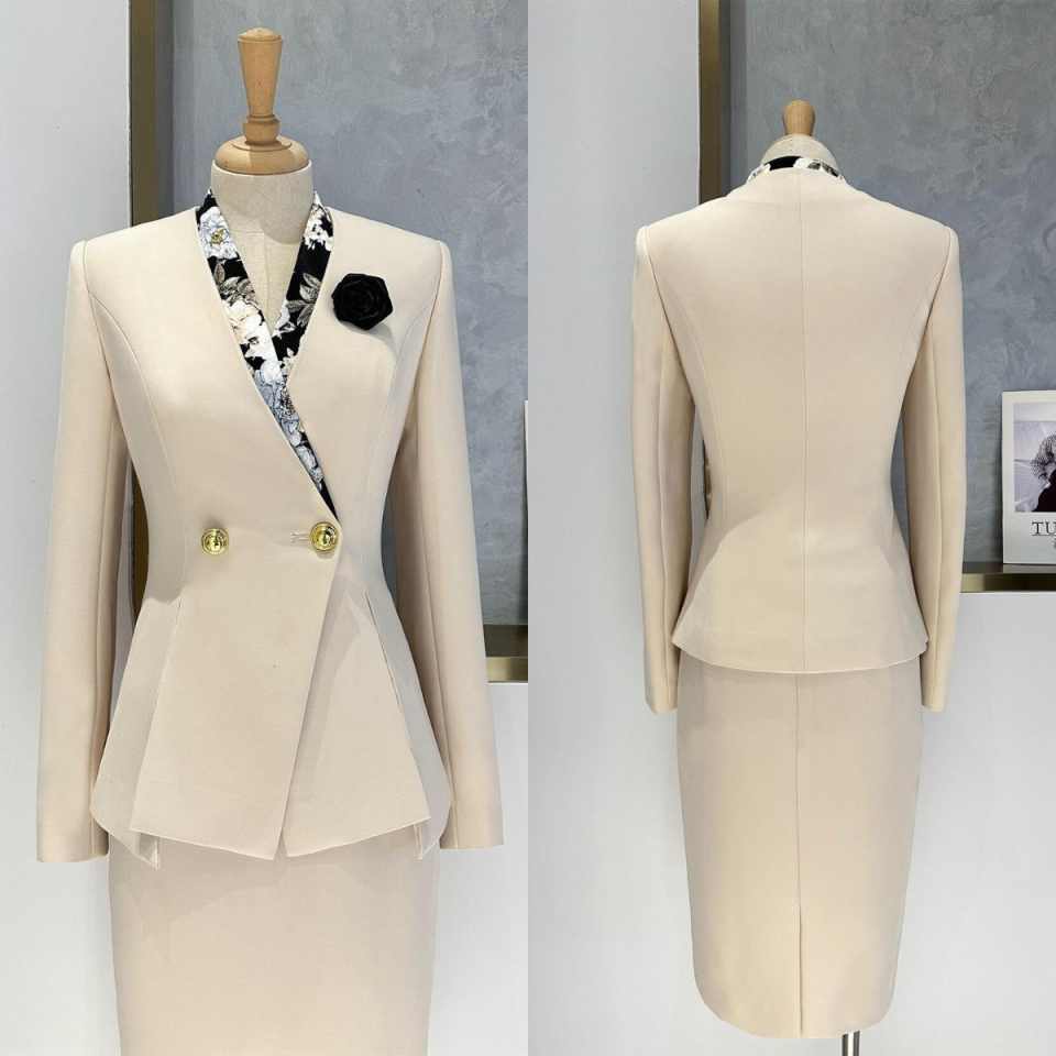 Women Formal Wear For Conference - エレガントなペプラムデザインのレディーススーツセット、ノッチドラペルブレザーとミディ丈ペンシルスカート、ビジネス面接やフォーマルな会議に最適、カスタマイズ可能