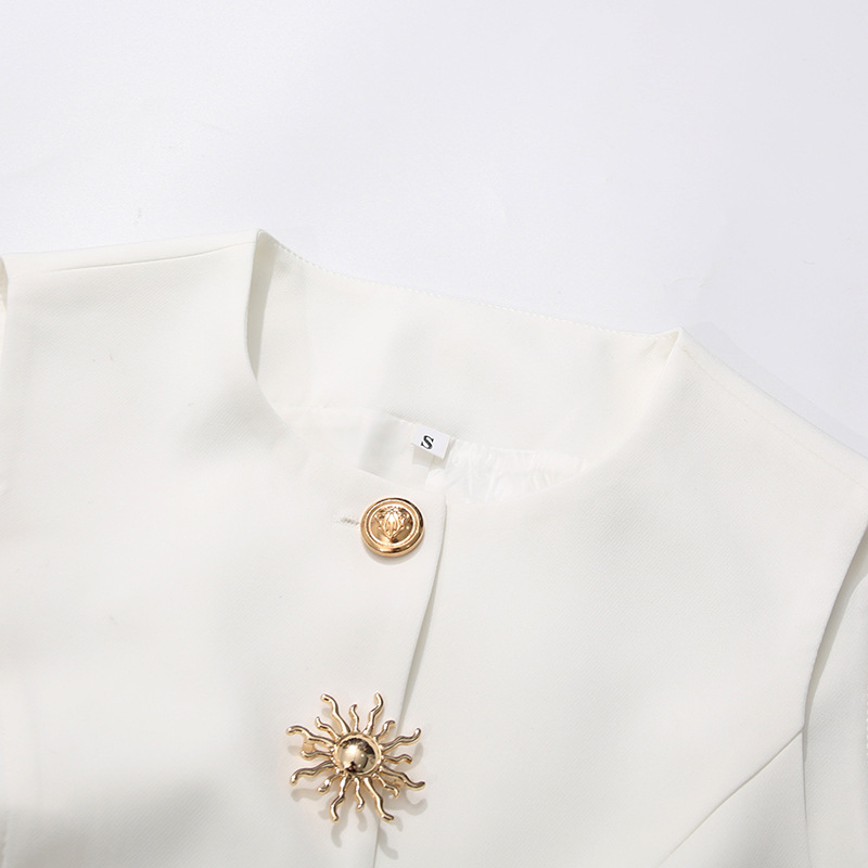 ホワイト O ネック ベスト ゴールデン スペシャル ボタン - Women Formal Wear Vest のレビューと価格